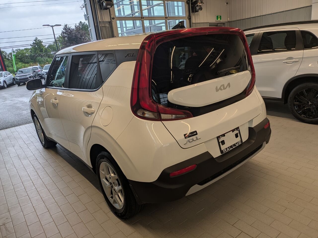 2022 Kia Soul White Gatineau - photo #15