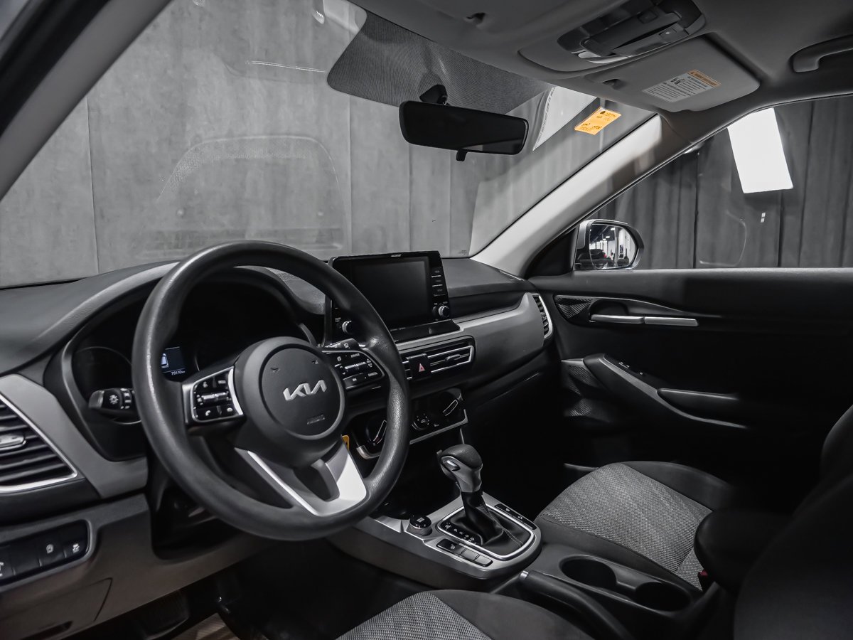 2022 Kia Seltos LX Black Montreal - photo #5