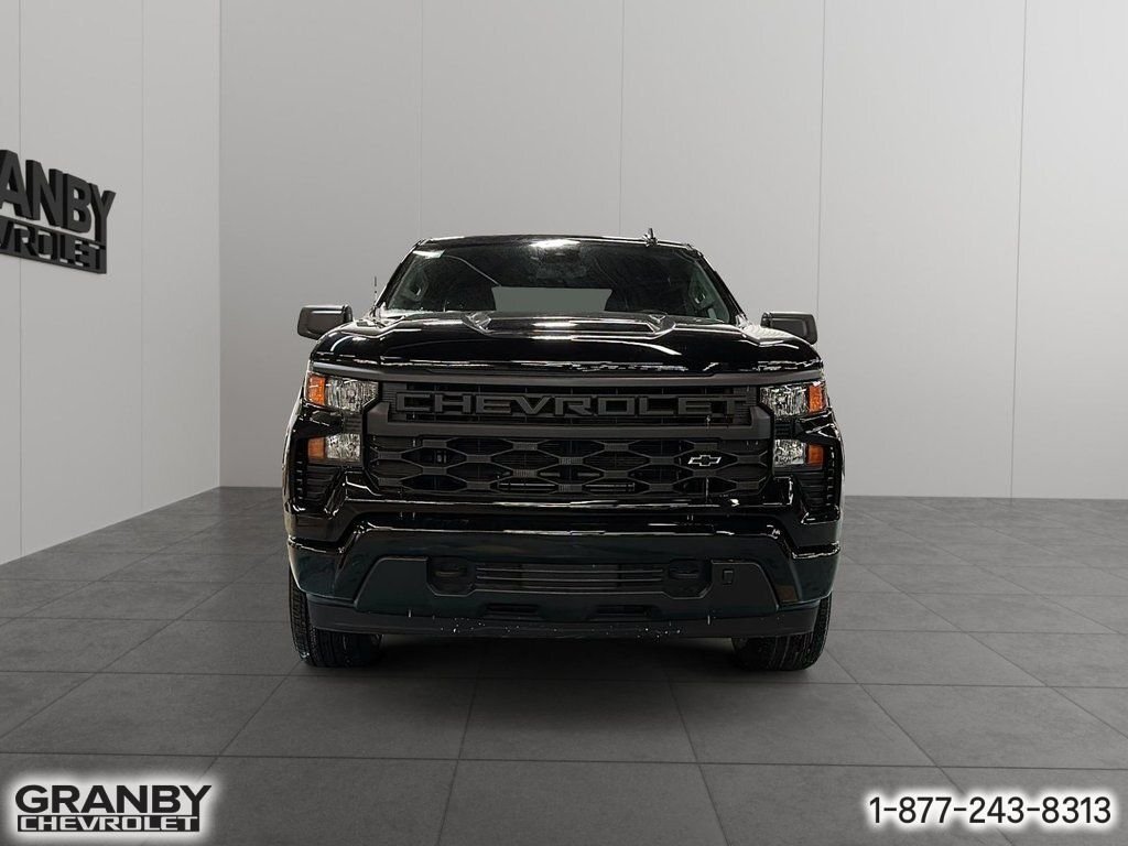CHEVROLET Silverado 1500 K1500 SILVERADO CREW CAB CUSTOM STD/BOX (1CX) | E26-0983 2026 NOIR Granby - photo #1