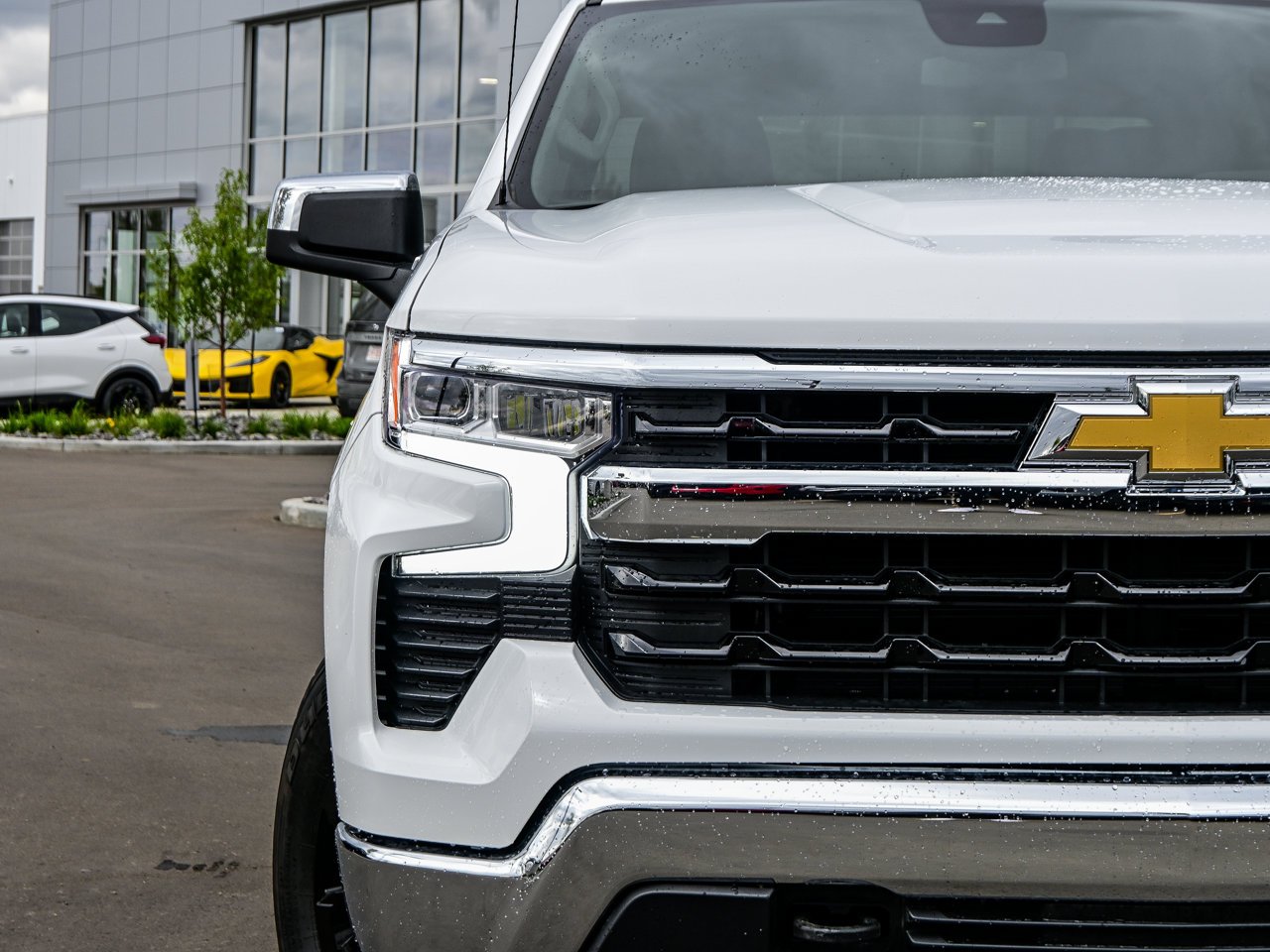 2025 Chevrolet Silverado 1500 4WD Crew Cab 147 LT White Sherwood Park - photo #4