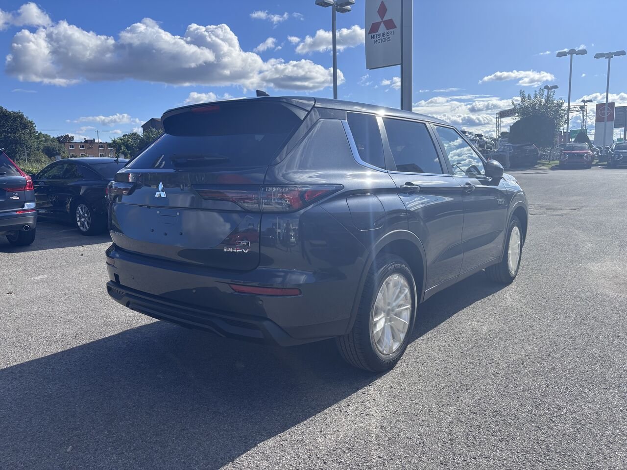 2026 Mitsubishi Outlander Plug-In Hybrid Graphite Grey Metallic Saint-Eustache - photo #2