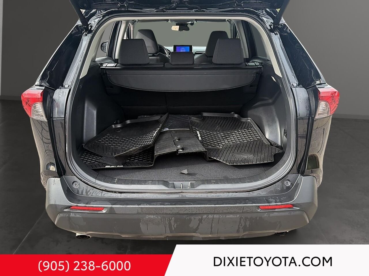 2025 Toyota RAV4 XLE AWD / CLEAN CARFAX / HEATED SEATS / MOONROOF / ALLOY WHEELS / CARPLAY AND ANDROID AUTO Black Mississauga - photo #20