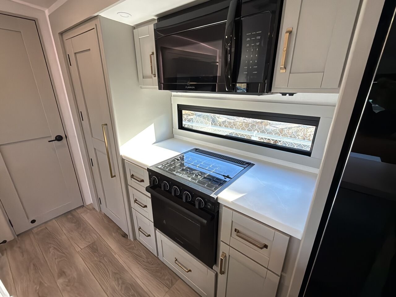 2025 BRINKLEY Z295 | ACCOMODATION White Granby - photo #16