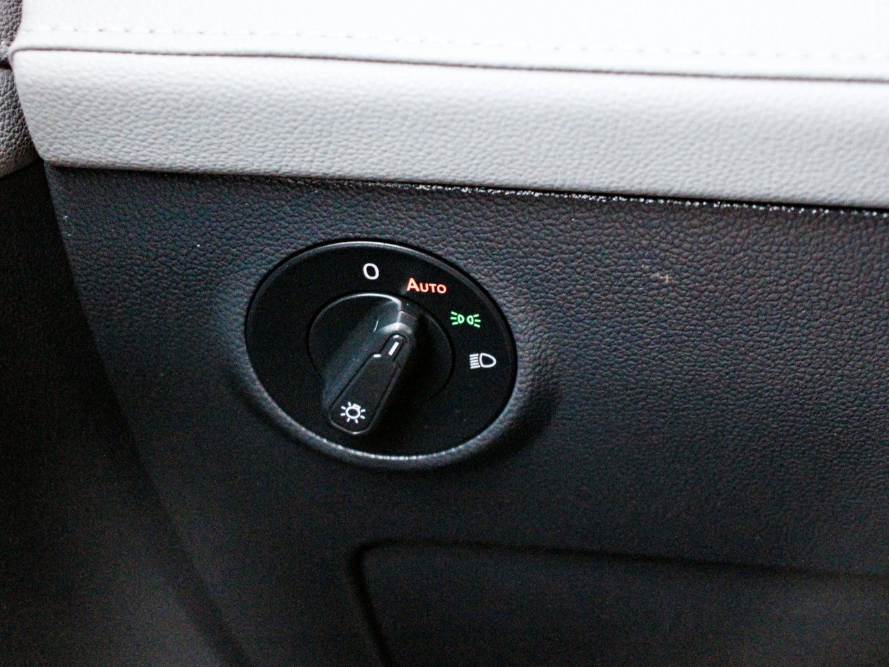 2024 Volkswagen Taos Comfortline FWD Grey Sherwood Park - photo #16