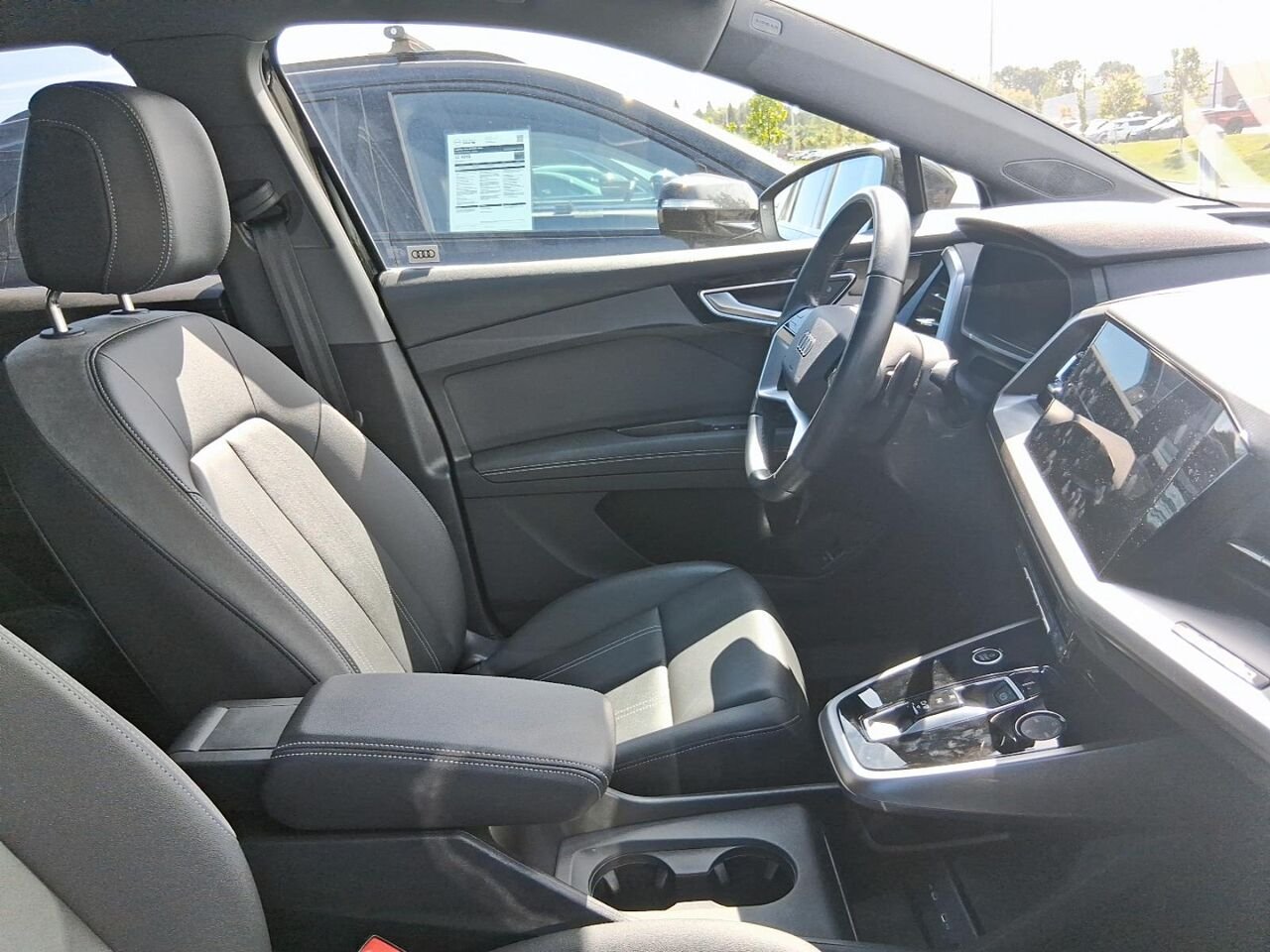 2024 Audi Q4 e-tron QUATTRO Black Québec - photo #2