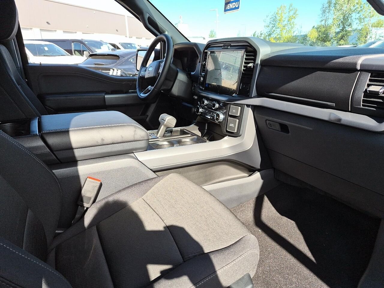 Ford F-150 2F347 | XLT cabine SuperCrew 4RM caisse de 5,5 pi 2026 Bleu antimatière métallisé Saint-Jérôme - photo #4