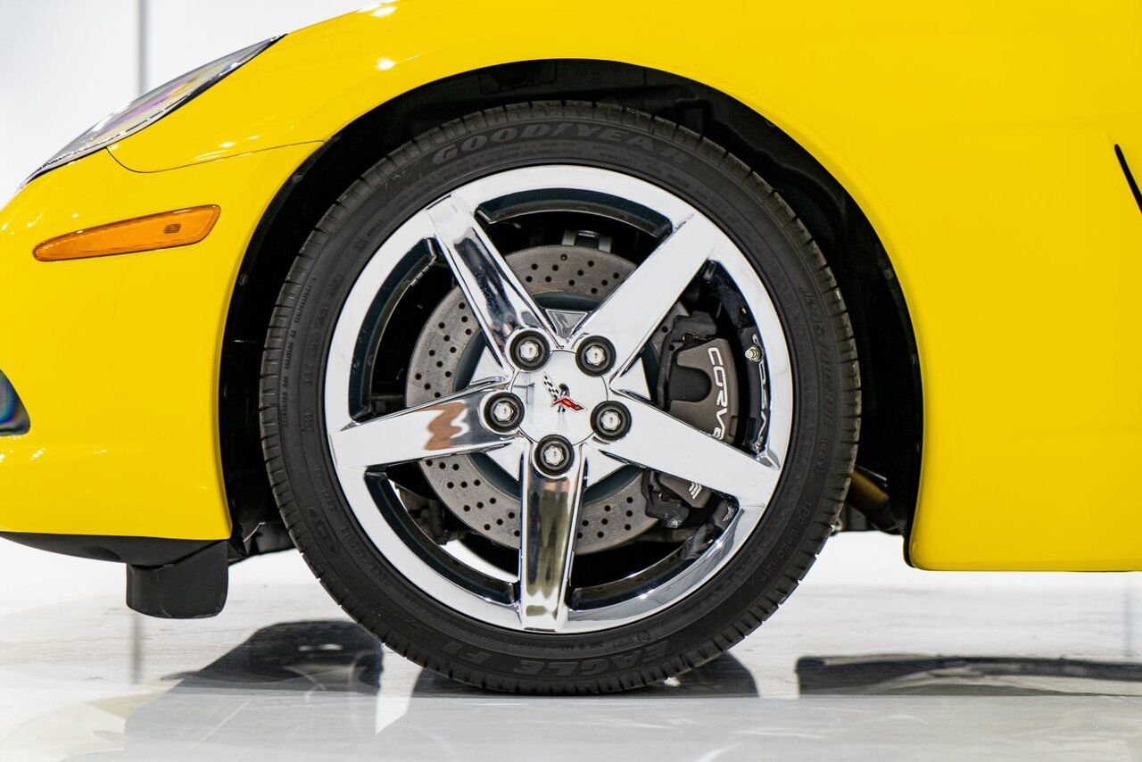 Chevrolet Corvette PRIX EN USD | With Only 900km (563mi) From New With Window Sticker 2008 Jaune Montréal - photo #45
