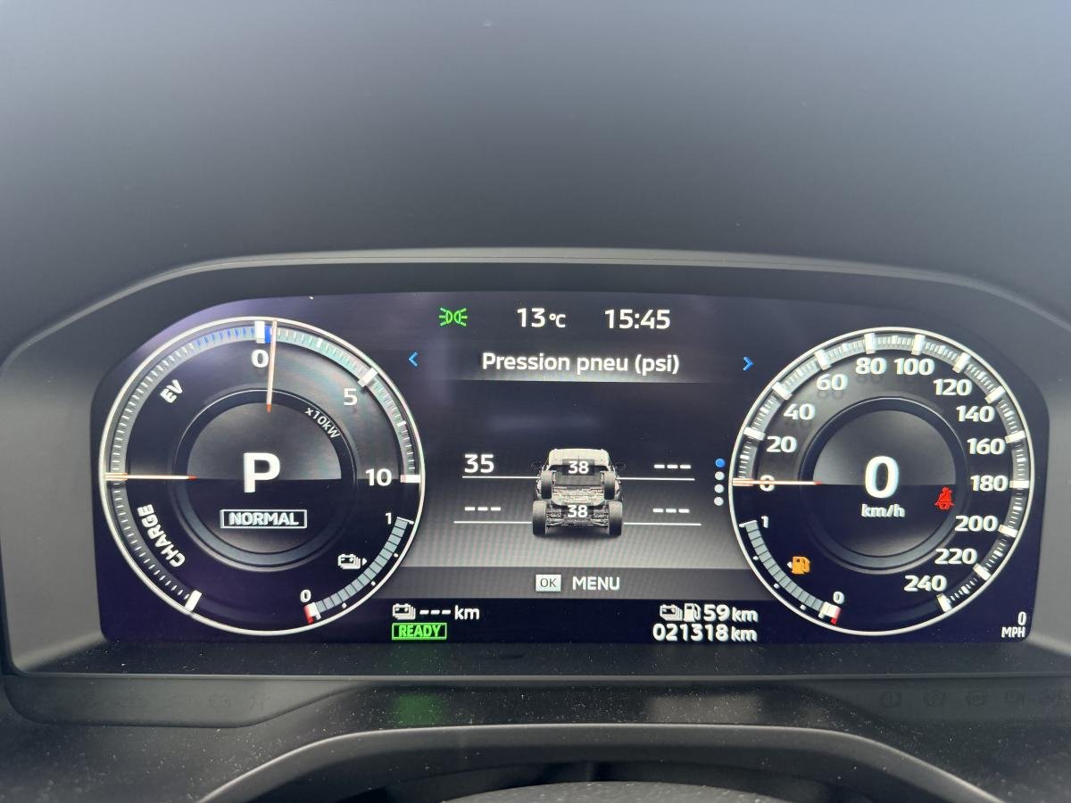 2025 Mitsubishi Outlander Plug-In Hybrid Silver  - photo #14