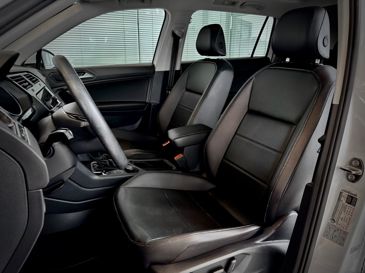 2021 Volkswagen Tiguan White Notre-Dame-des-Prairies - photo #16