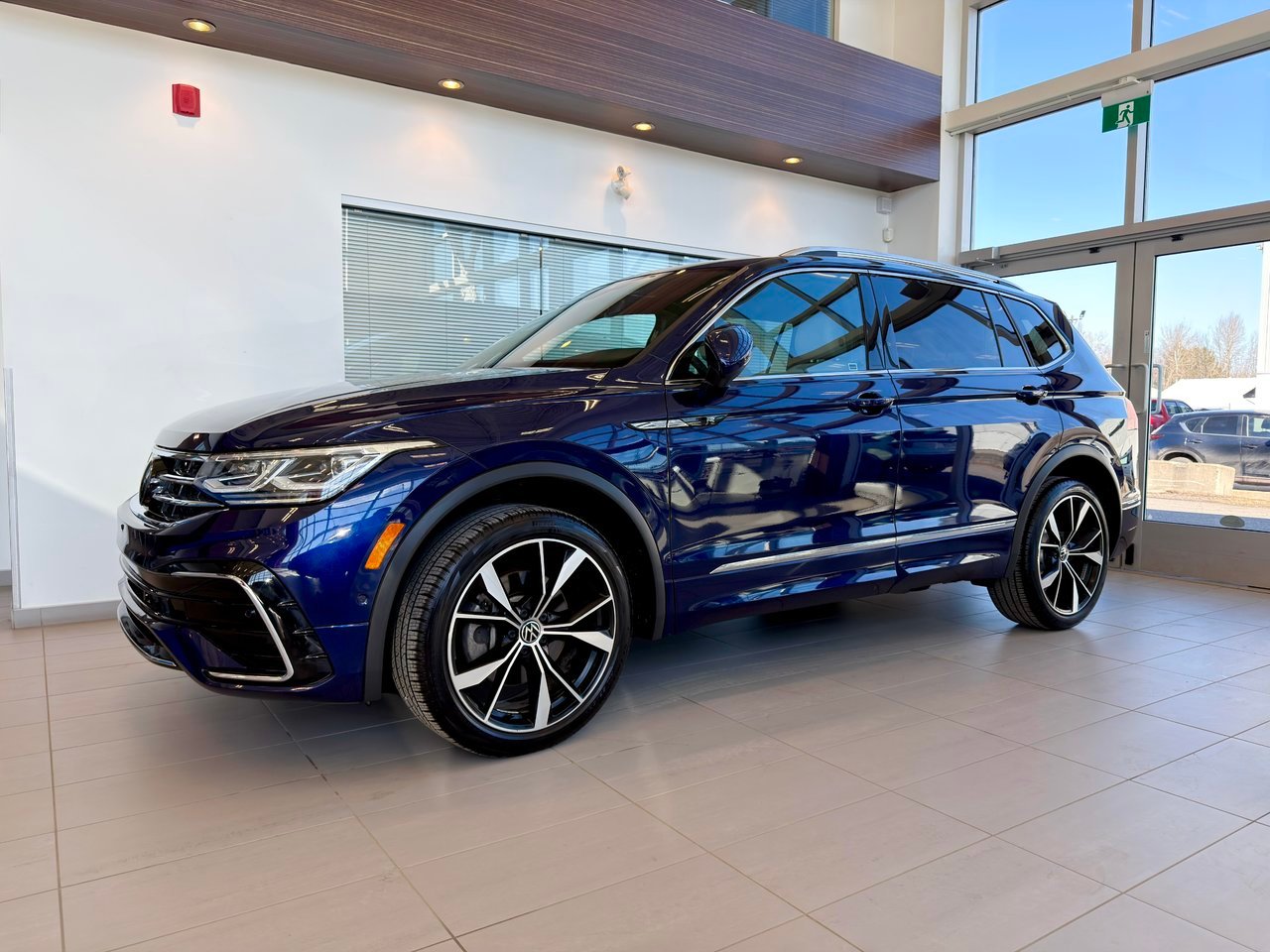 2024 Volkswagen Tiguan Blue Notre-Dame-des-Prairies - photo #3