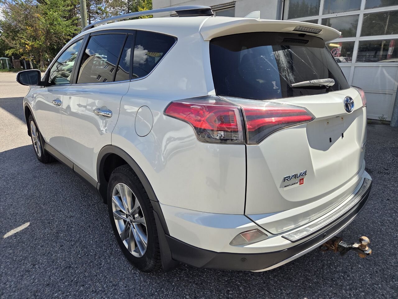 Toyota RAV4 Hybride 2017 Blanc Mont-Laurier - photo #11
