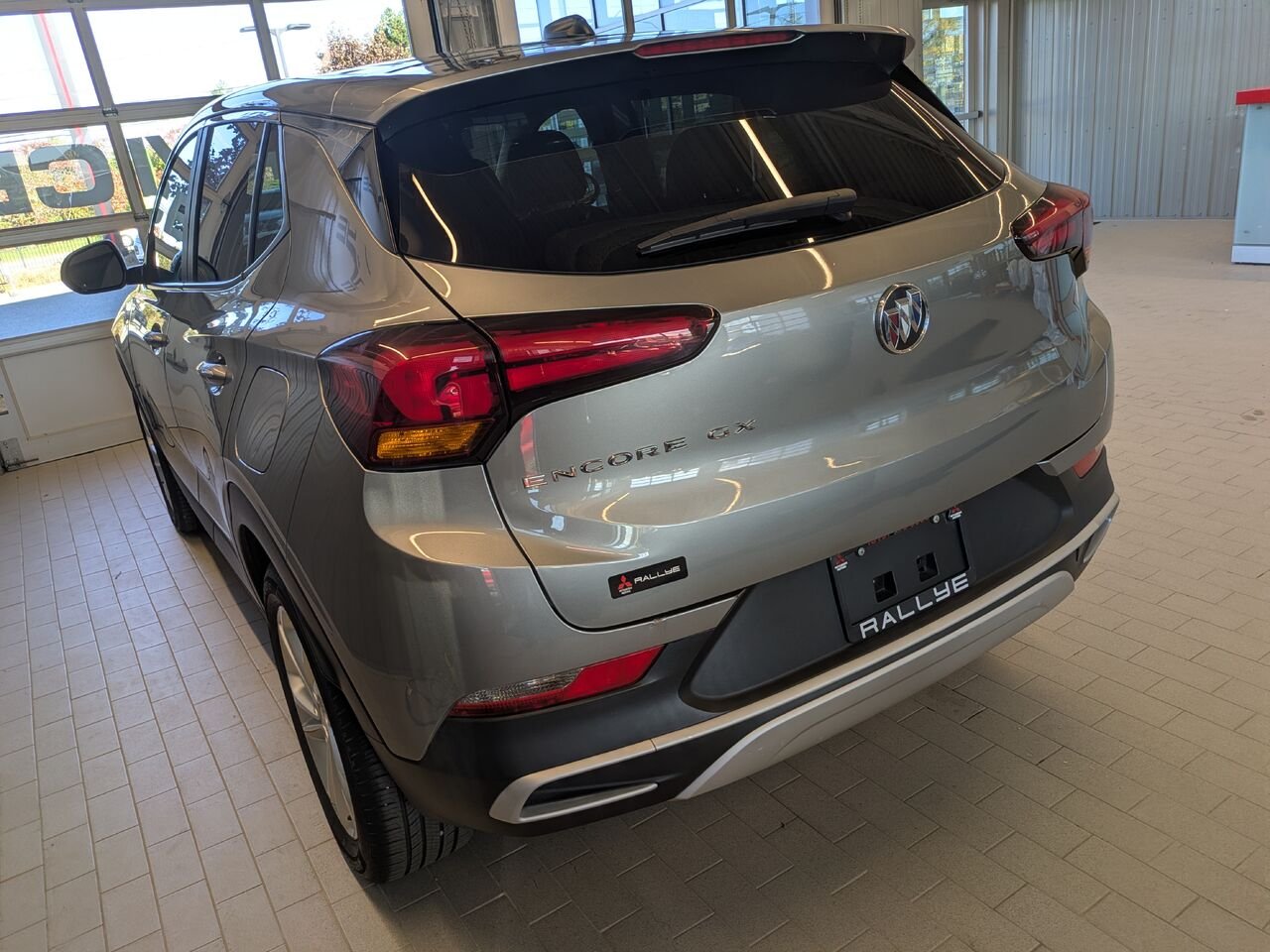 Buick Encore 2023 Gris Gatineau - photo #17