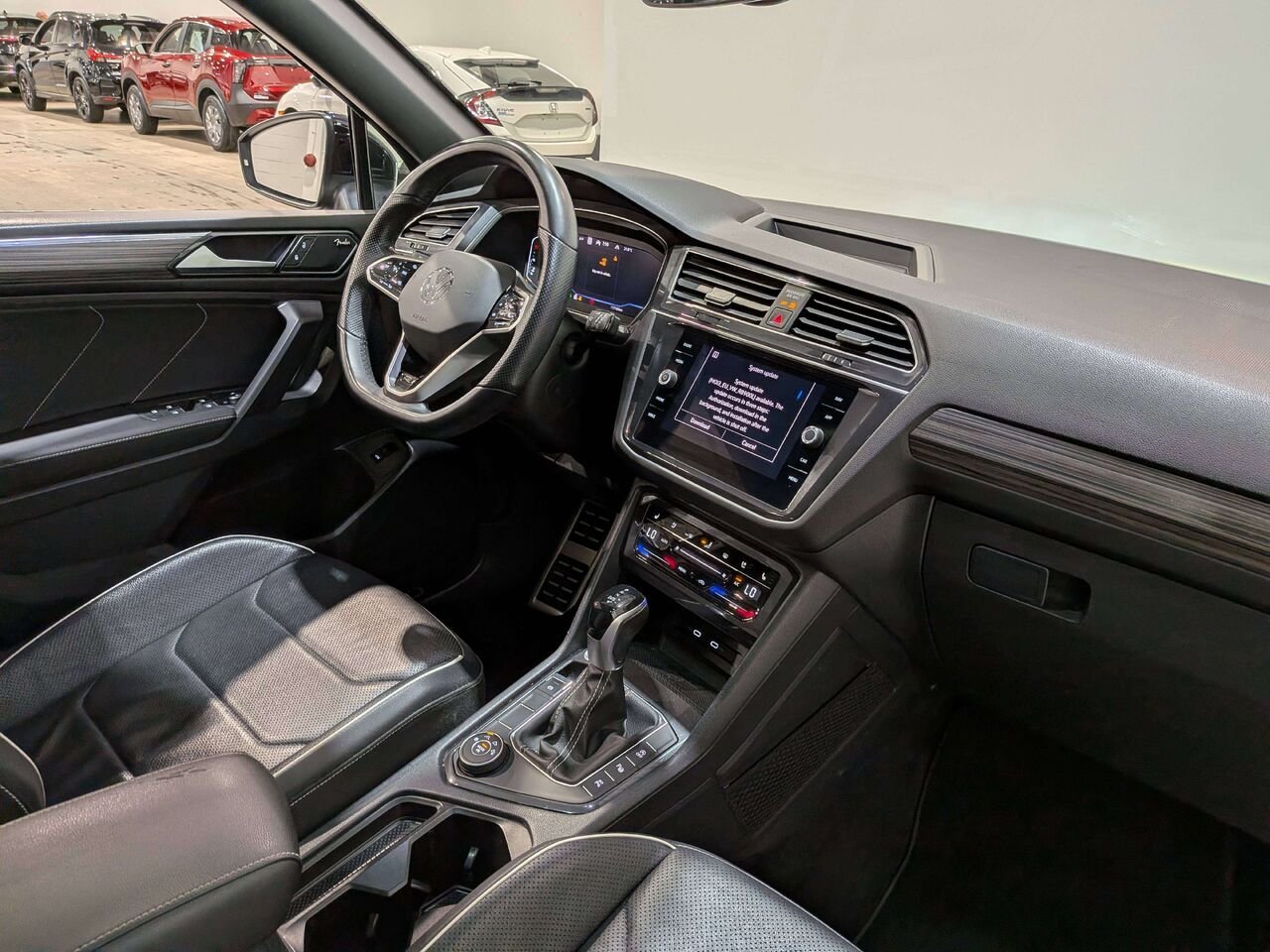 2022 Volkswagen Tiguan Highline R-Line 4MOTION Black Mirabel - photo #14