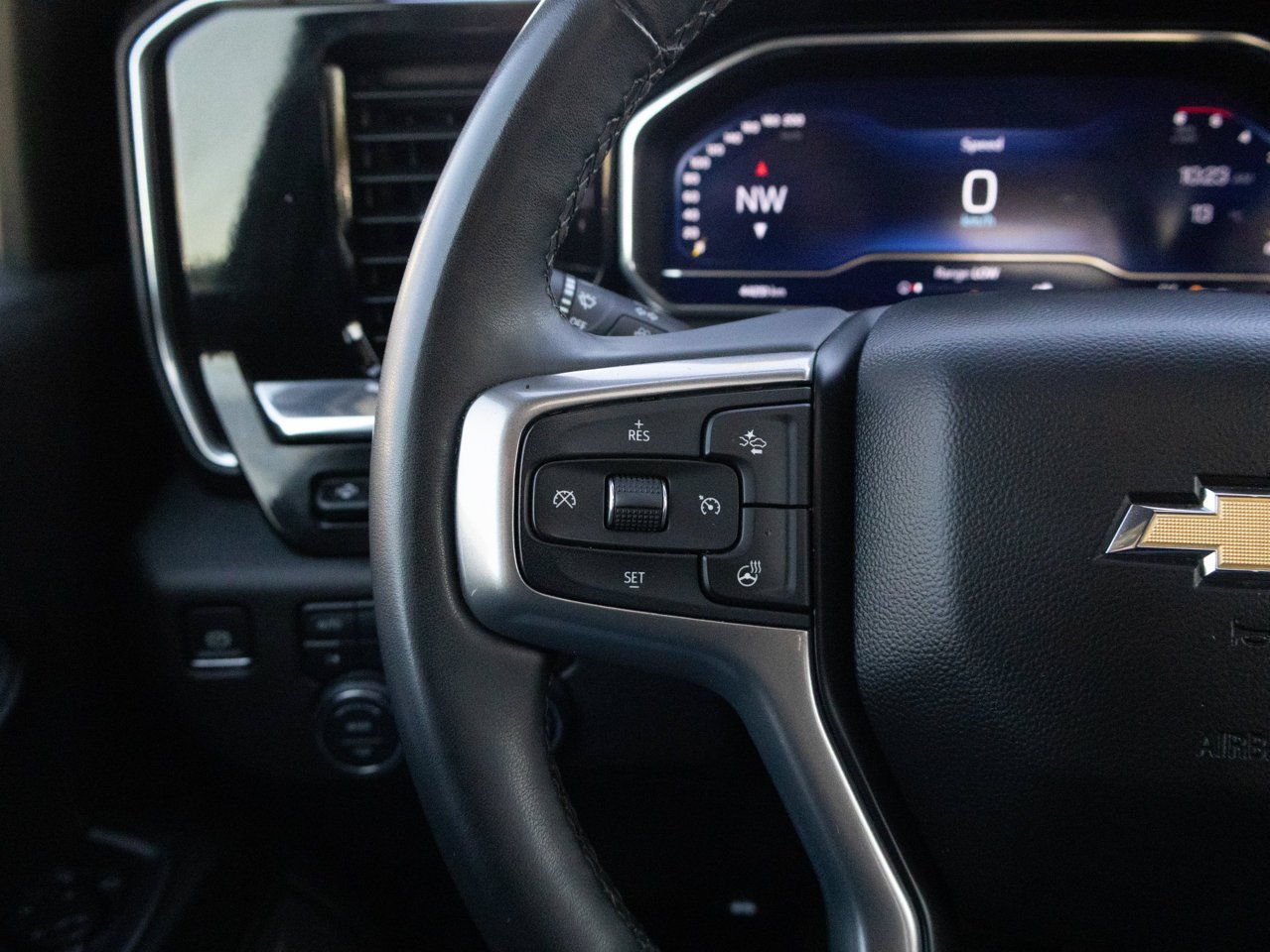 2025 Chevrolet Silverado 3500HD 4WD Crew Cab 159 LTZ White Sherwood Park - photo #20