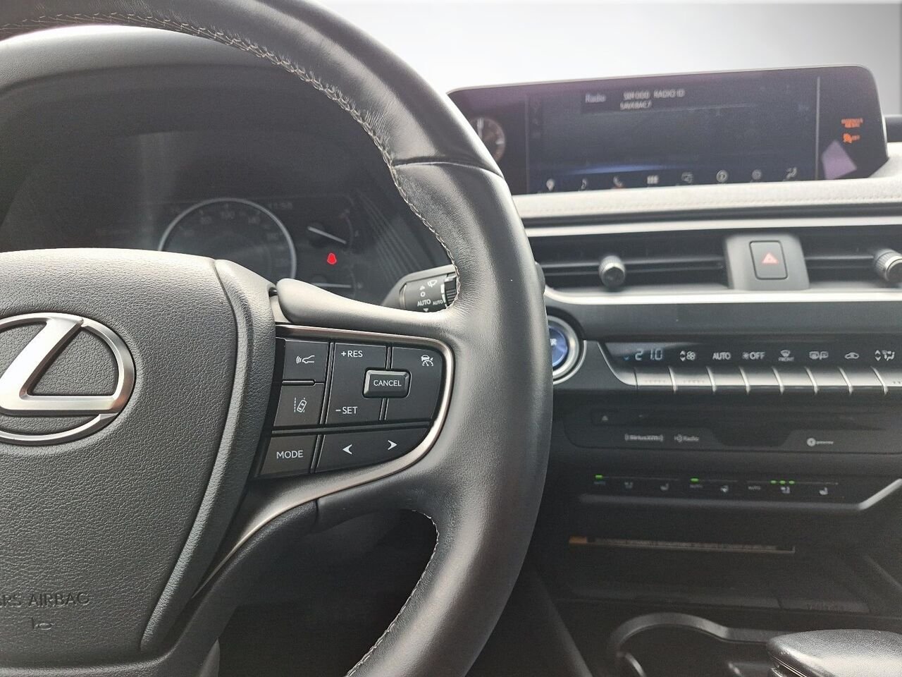 Lexus UX 26984B | UX 250h CVT ** ENTIEREMENT EQUIPE ** TOIT OUVRANT ** CARFAX CLEAN ** 2021 Gris Saint-Jérôme - photo #11