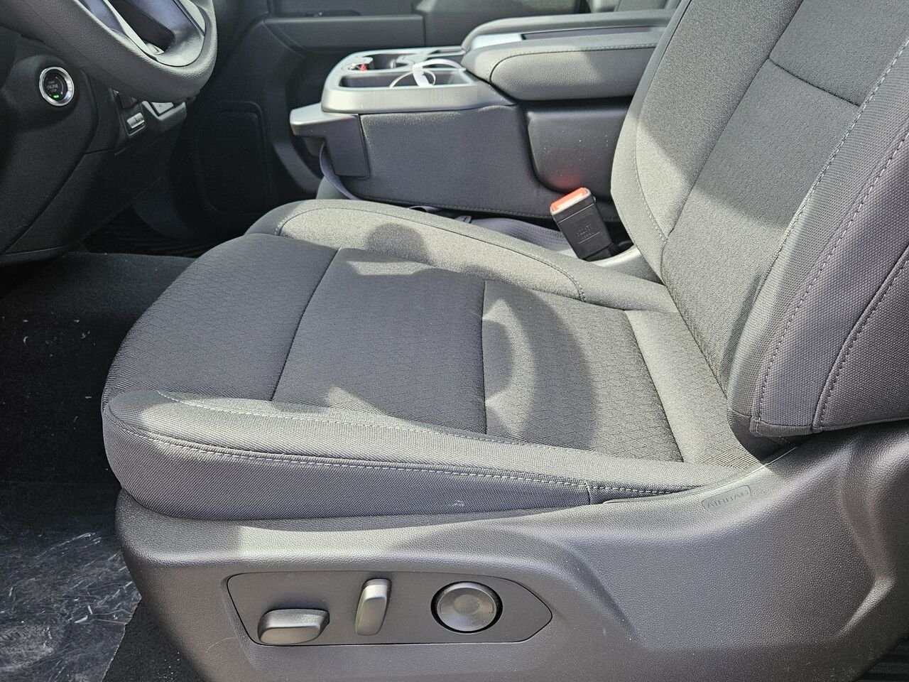 Chevrolet Silverado 1500 Custom Trail Boss cabine multiplace 4RM 157 po 2026 Gris sterling métallisé Thetford Mines - photo #11