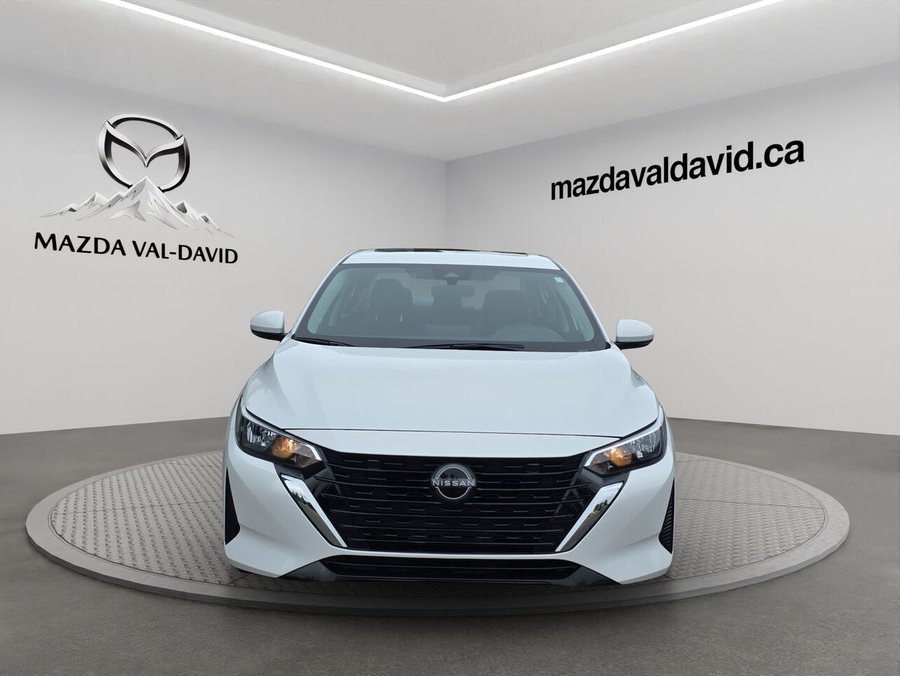 Nissan Sentra SV CVT, toit ouvrant, écran tactile, sièges chauffants 2024 Blanc