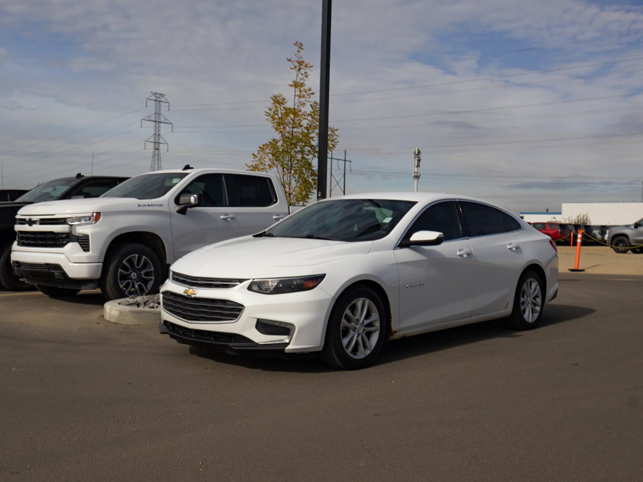 2017 Chevrolet Malibu 4dr Sdn LT w/1LT White Sherwood Park - photo #3