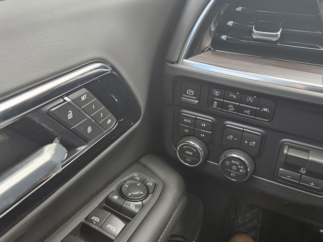 Chevrolet Suburban Z71 4 portes 4RM 2027 Noir Thetford Mines - photo #8