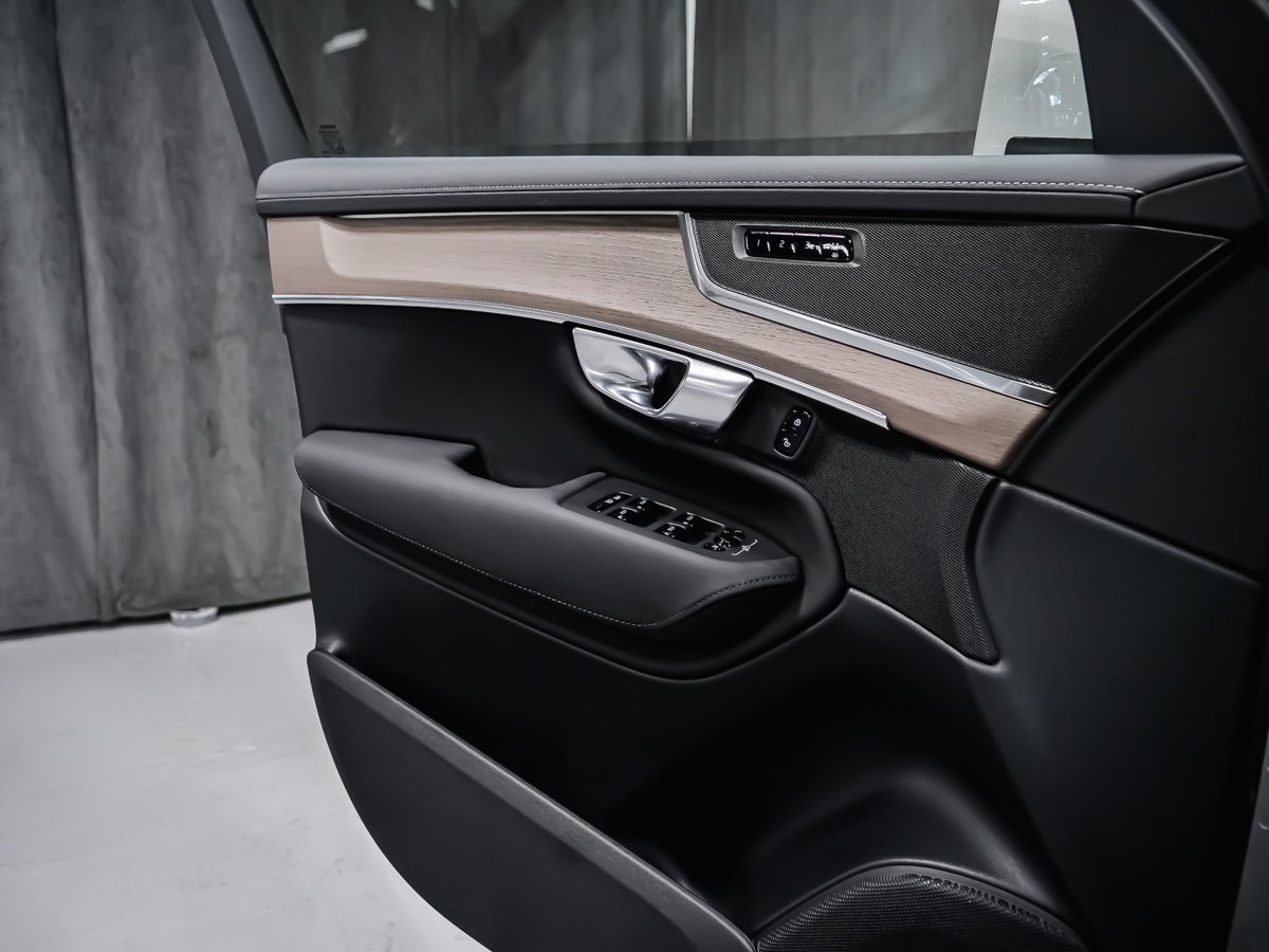 Volvo XC90 B6 CORE BRIGHT 2026 Blanc Montréal - photo #8