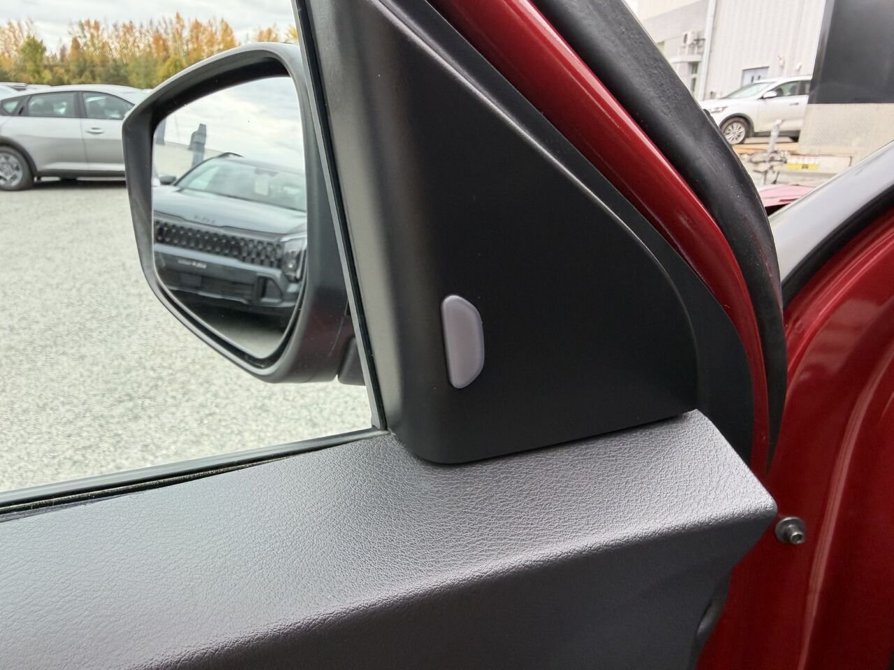 2021 Nissan Kicks Red Thetford Mines - photo #14