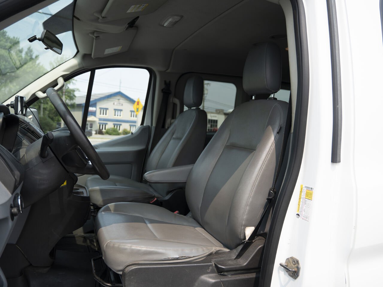 Ford Transit tourisme U03082 | T-150 XL toit bas 130 po porte pivotante côté passager 2018 Blanc Val-d'Or - photo #6