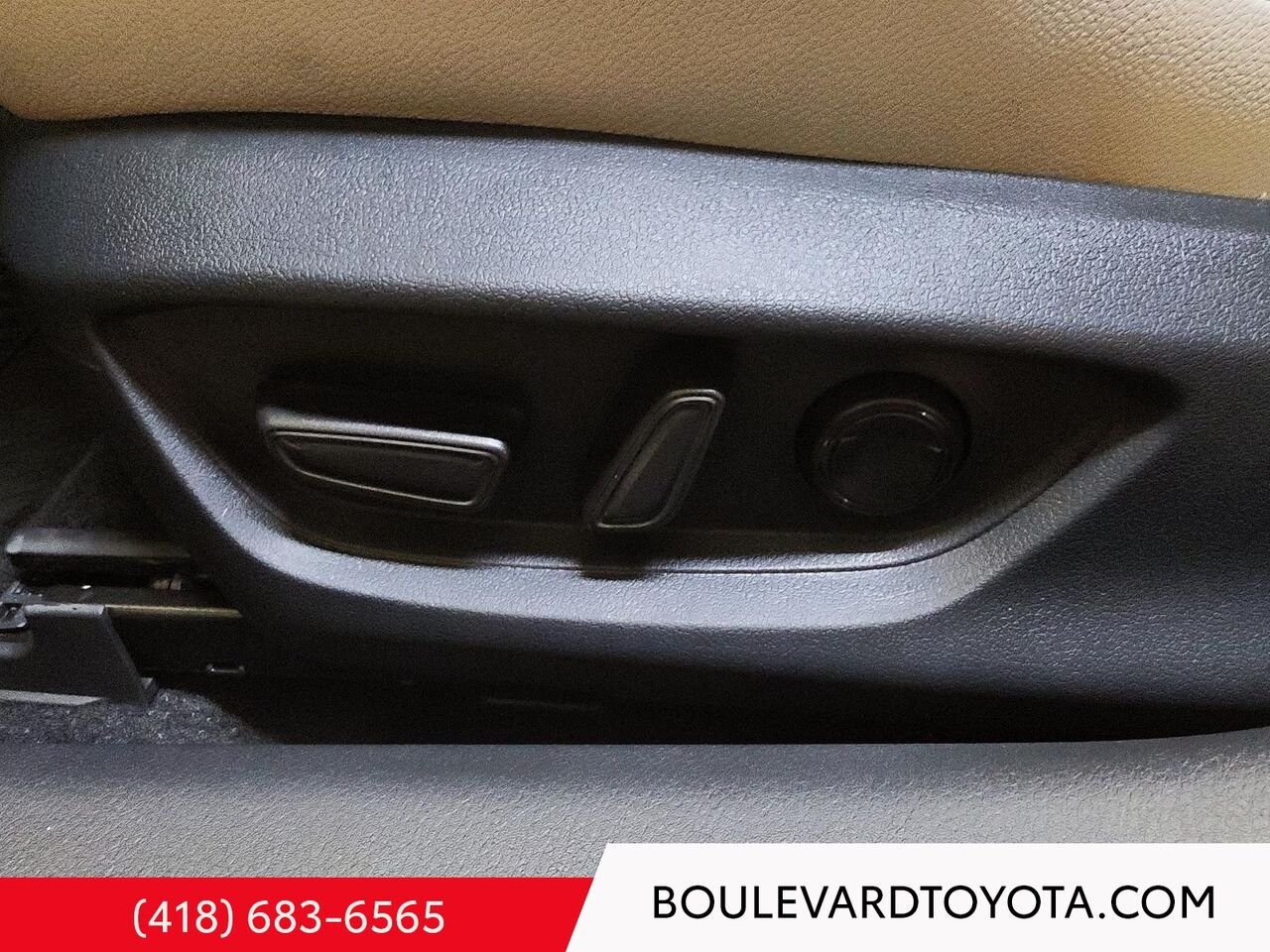 2025 Toyota Camry 531872-25 | XLE, HYBRIDE, AWD Blue Québec - photo #9