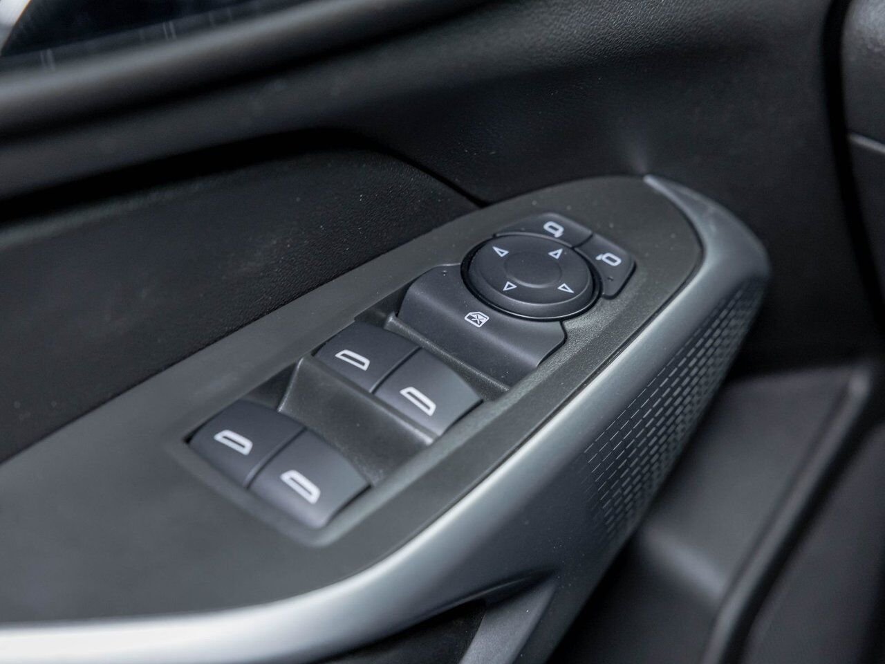 Chevrolet Trax 1RS *SIÈGES / VOLANT CHAUF* CARPLAY BLUETOOTH WIFI 2025 Gris Saint-Jérôme - photo #20