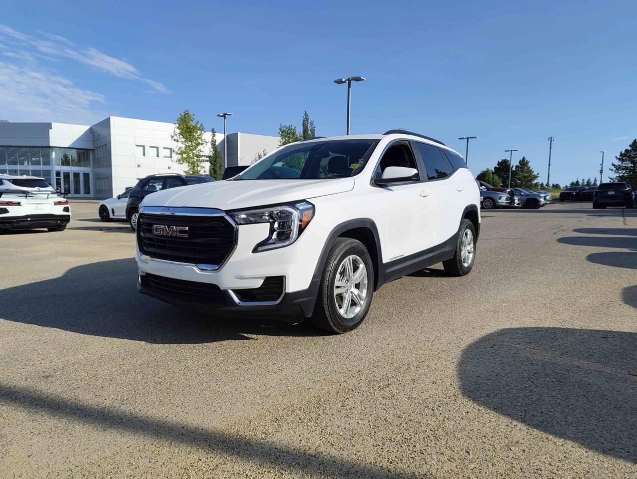 2024 GMC Terrain AWD 4dr SLE White Sherwood Park - photo #3