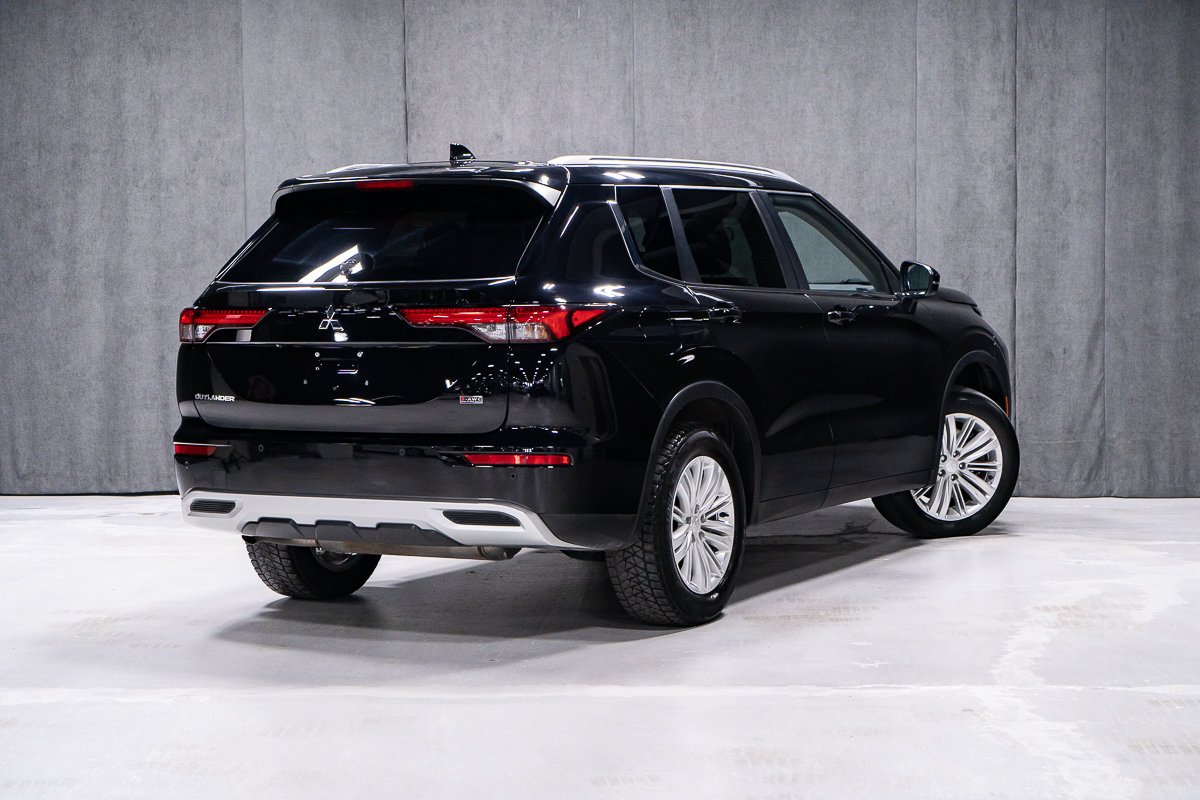 Mitsubishi Outlander SE S-AWC 7 PLACES TOIT PANORAMIQUE 2024 Noir Montréal - photo #5