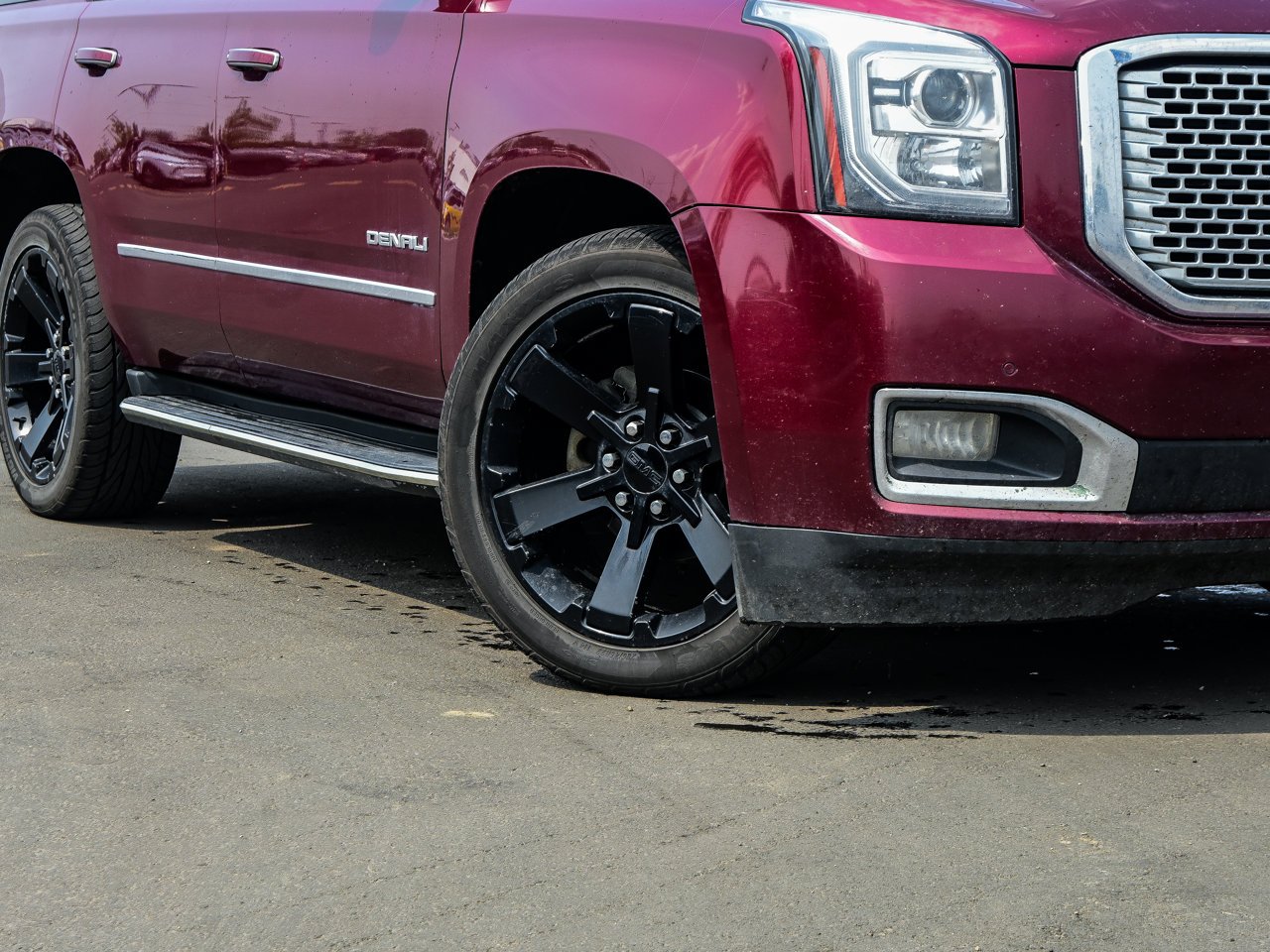 2017 GMC Yukon 4WD 4dr Denali Red Sherwood Park - photo #5