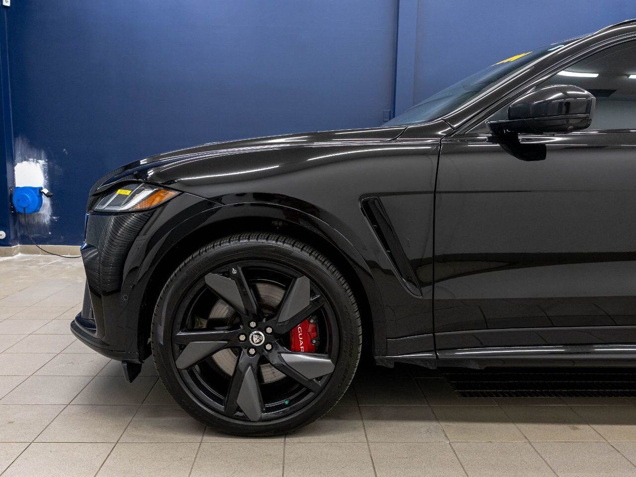 2025 Jaguar F-PACE P575 SVR EDITION AWD V8 *TOIT* NAV SIÈGES VENTIL Black Saint-Jérôme - photo #31