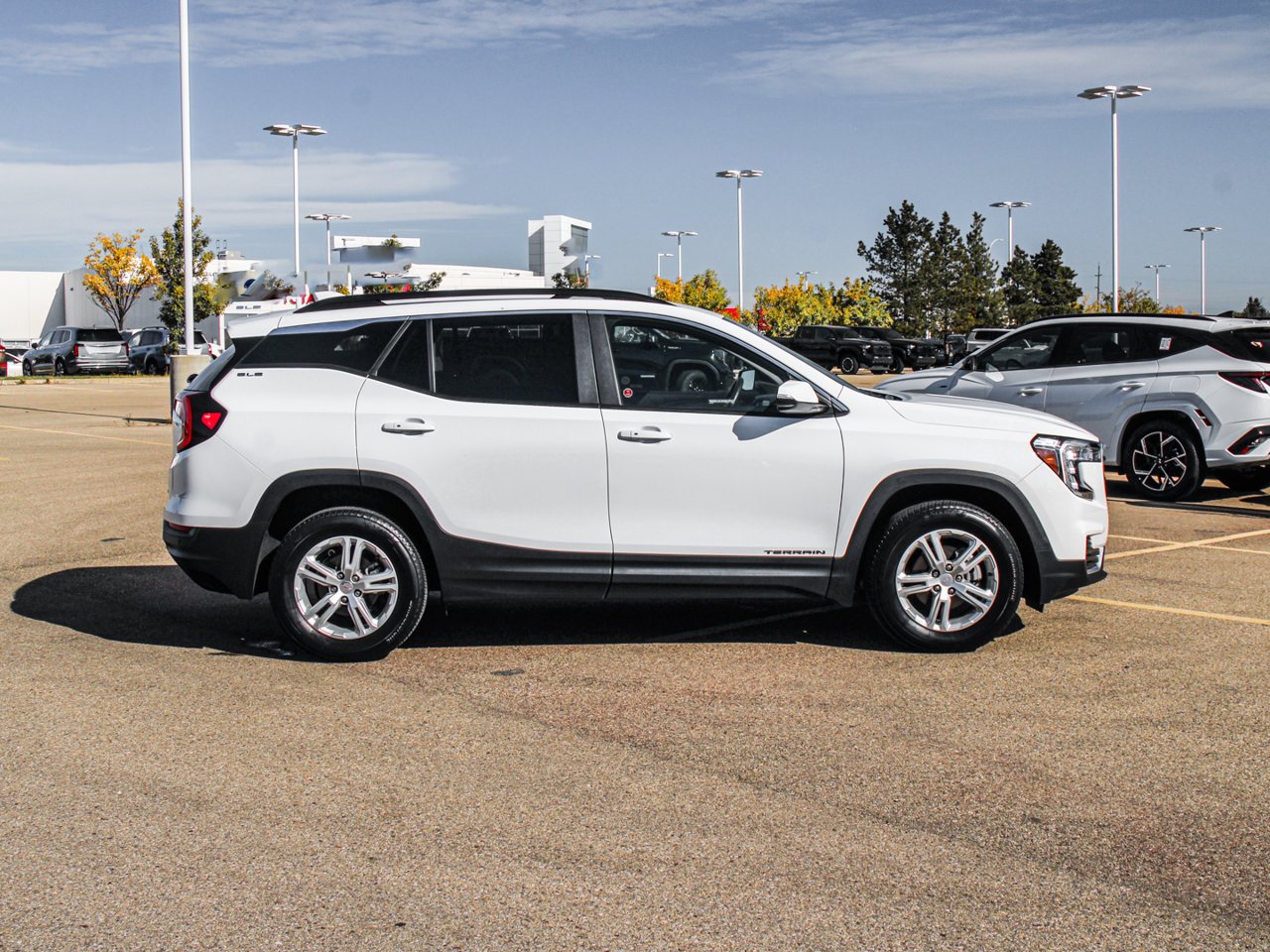 2024 GMC Terrain AWD 4dr SLE White Sherwood Park - photo #9
