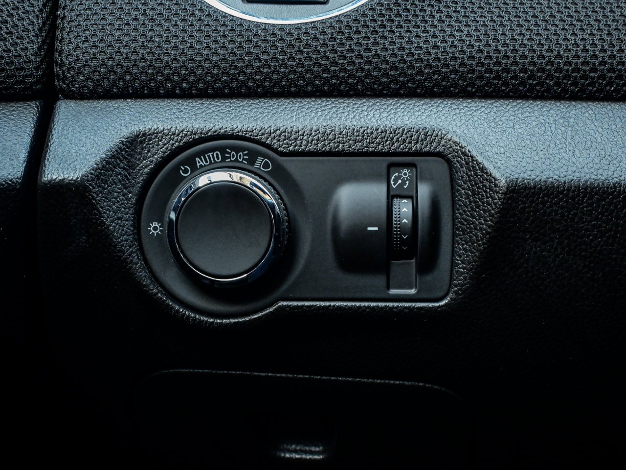 2014 Chevrolet Cruze 4dr Sdn 1LT Beige Sherwood Park - photo #18