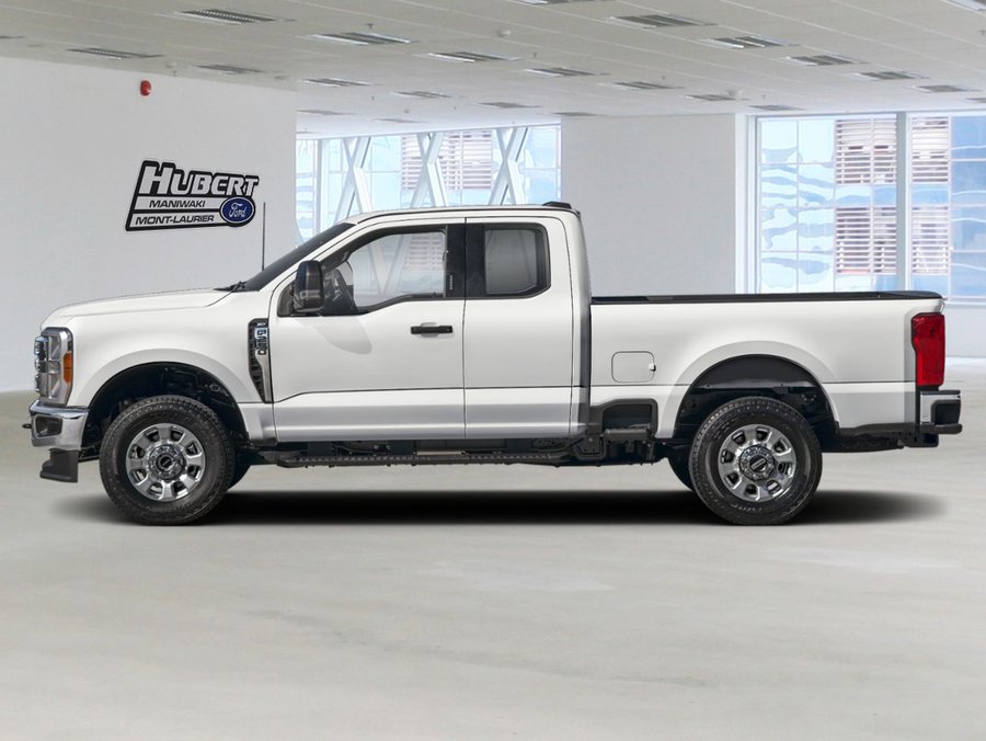 2027 Ford Super Duty F-250 SRW XLT cabine double 4RM caisse de 6,75 pi Oxford White
