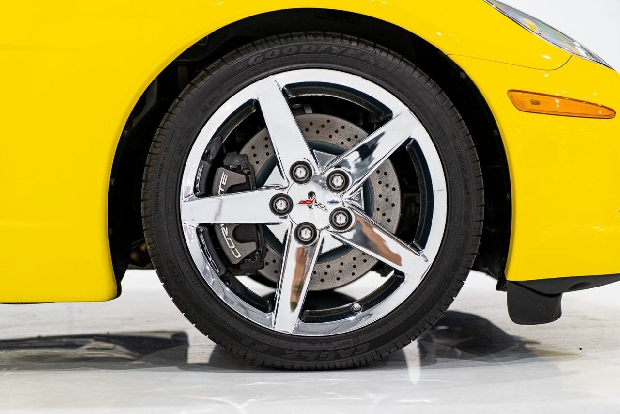 Chevrolet Corvette PRIX EN USD | With Only 900km (563mi) From New With Window Sticker 2008 Jaune Montréal - photo #5