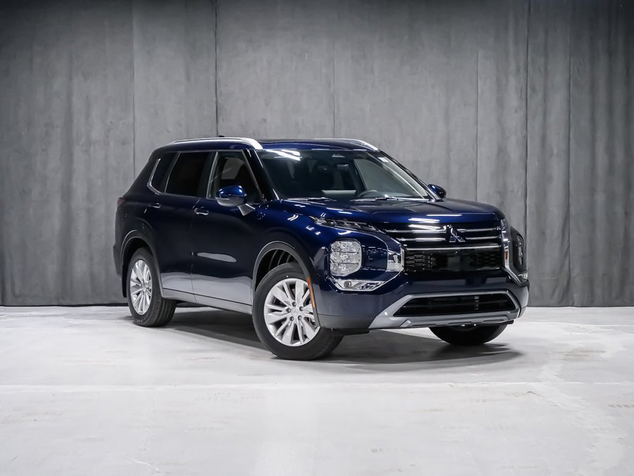 2026 Mitsubishi Outlander SE Cosmic Blue