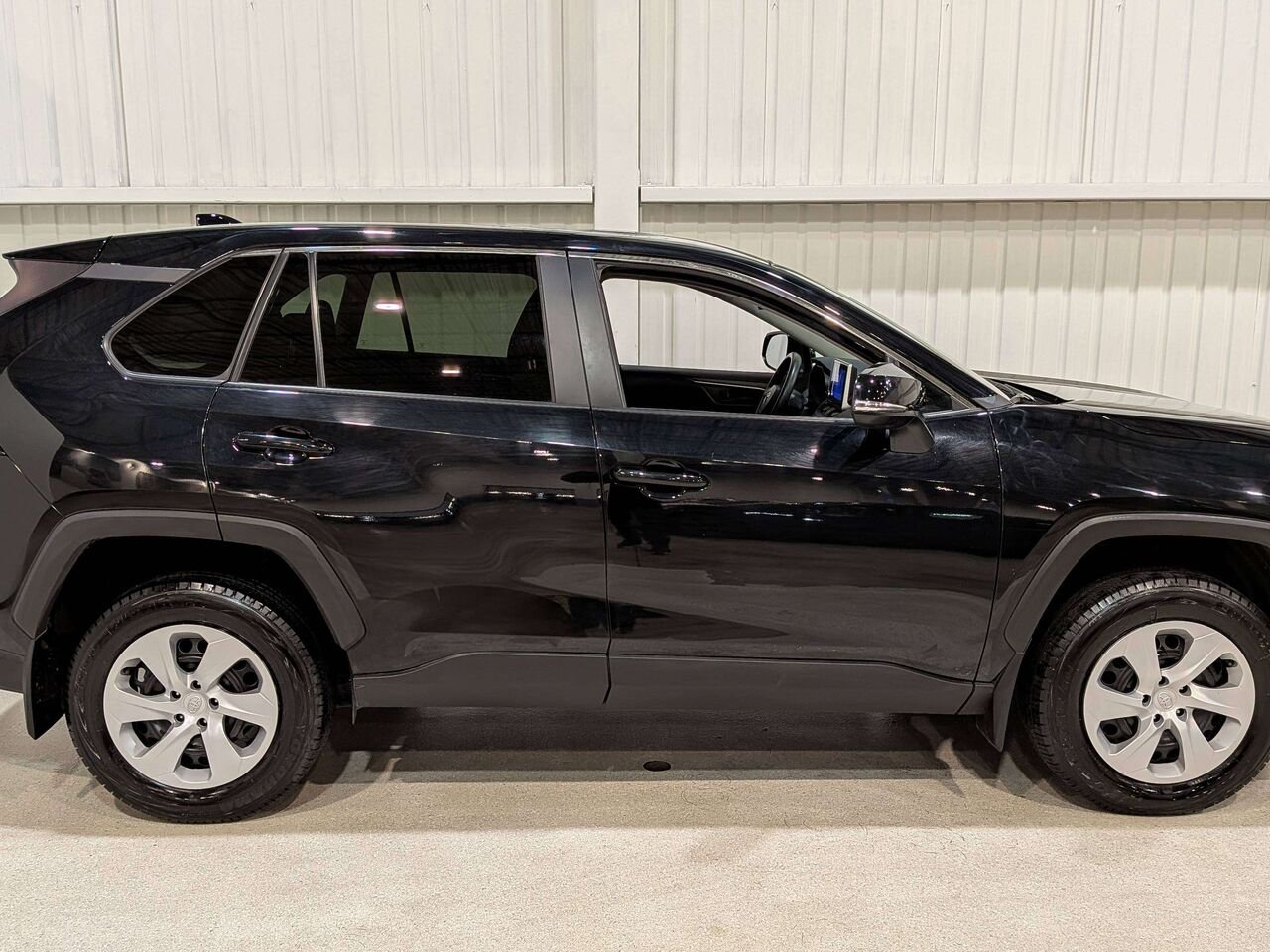 Toyota RAV4 LE AWD 2024 Noir Val-David - photo #6