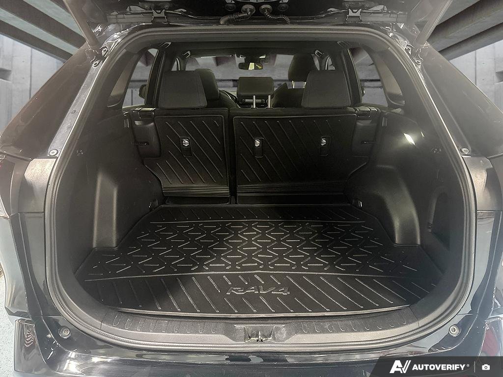 2022 Toyota RAV4 2602099A | Hybrid SE, well maintained, local trade Black Edmonton - photo #11