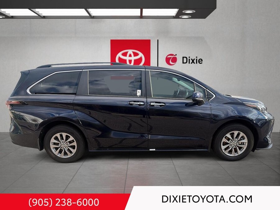 2024 Toyota Sienna HYBRID XLE FWD Blue