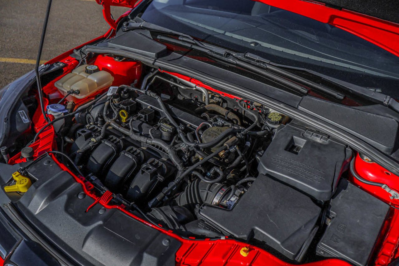 2012 Ford Focus 5dr HB SEL Red Sherwood Park - photo #11