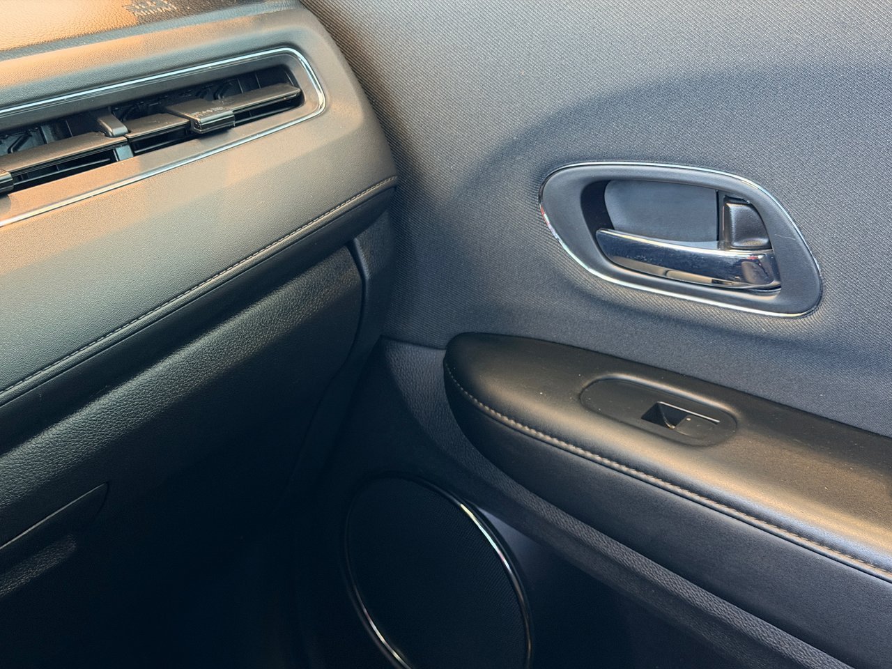 2021 Honda HR-V Black Notre-Dame-des-Prairies - photo #27