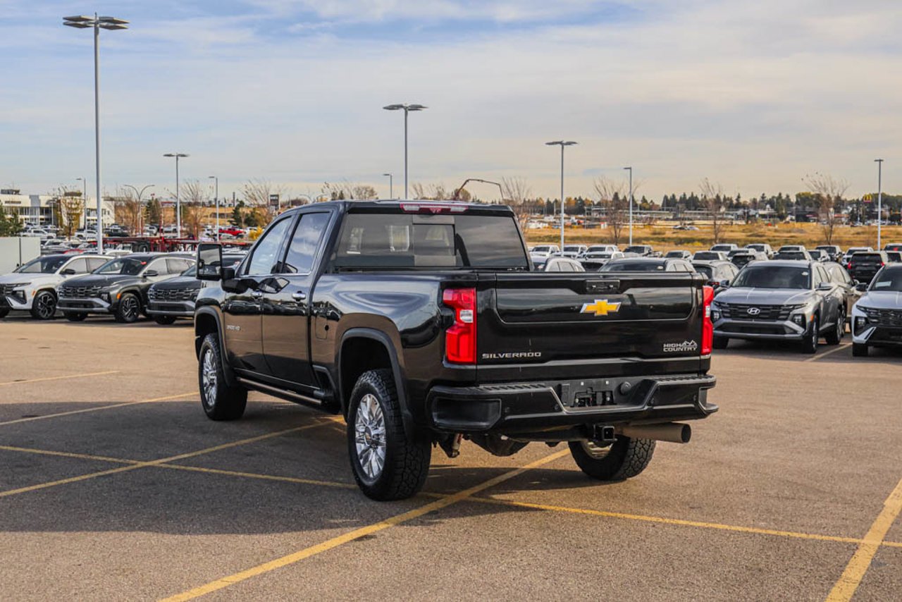 2022 Chevrolet Silverado 3500HD 4WD Crew Cab 159 High Country Black Sherwood Park - photo #5
