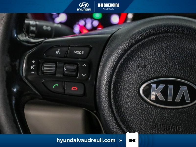 2018 Kia Sedona Red Laval - photo #22