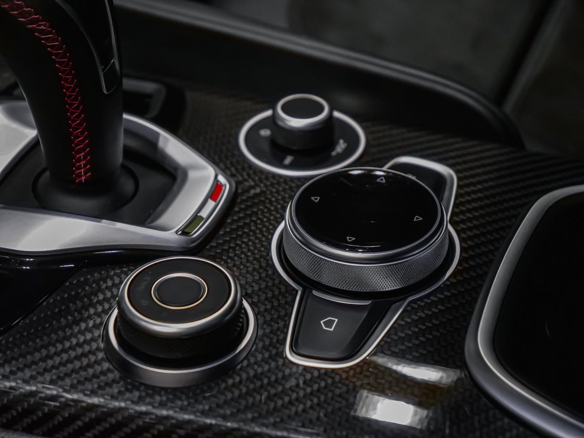 Alfa Romeo Giulia QUADRIFOGLIO CARBON TOIT CARBONE ASSIST CONDUITE 2021 Rouge Montréal - photo #26
