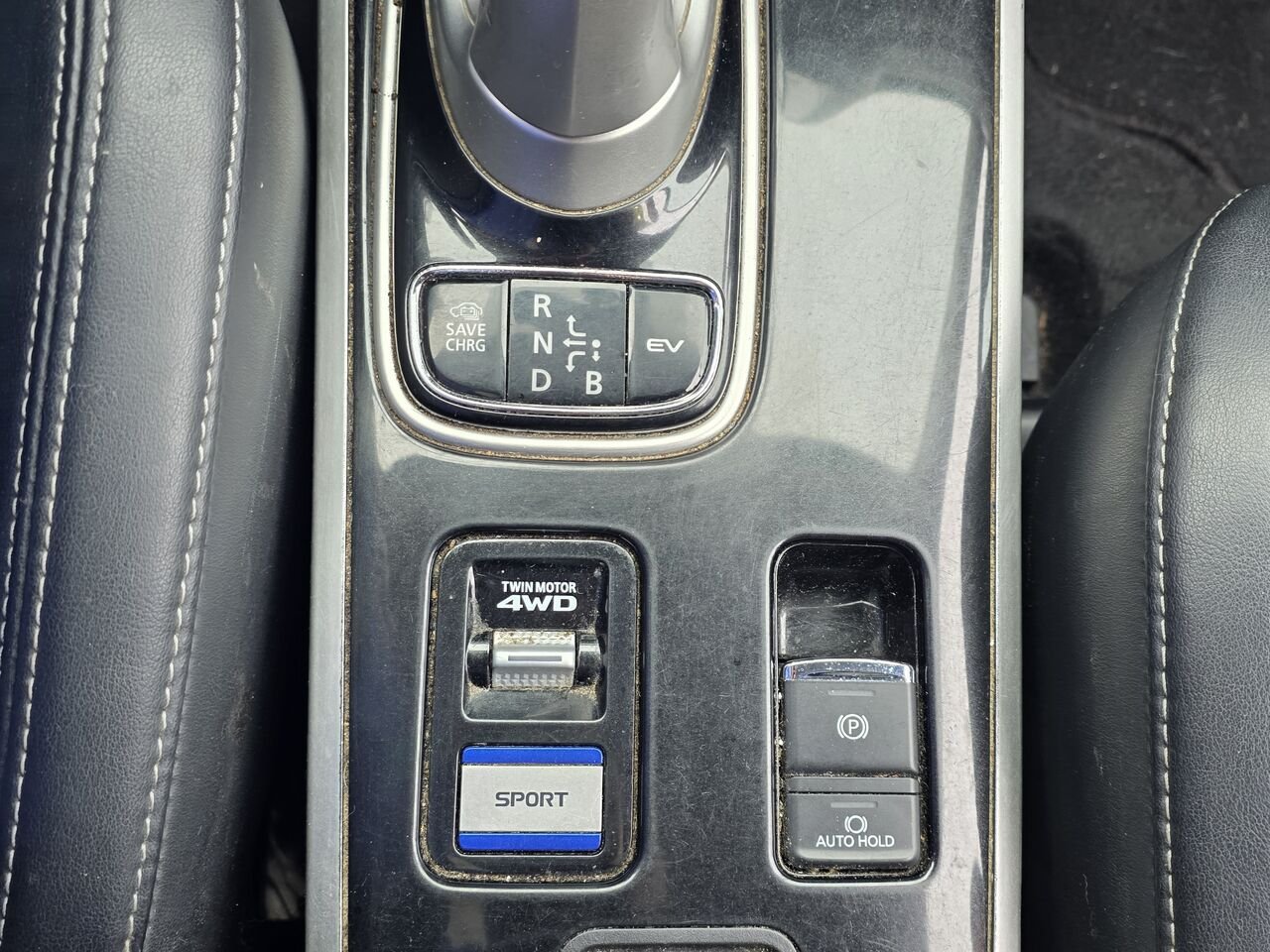 2021 Mitsubishi Outlander Plug-In Hybrid Black  - photo #14