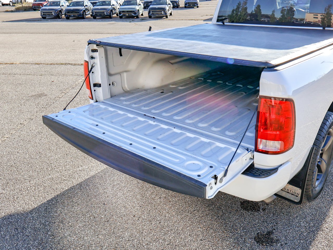 2022 Ram 1500 Classic Express 4x4 Quad Cab 6'4 Box White Sherwood Park - photo #14