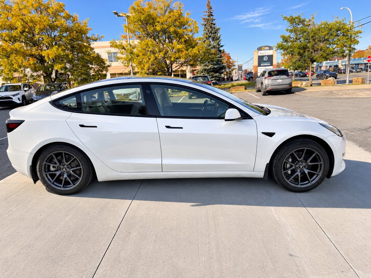 Tesla Model 3 423 km d'autonomie jamais accidenté un seul propriétaire 2021 Blanc Châteauguay - photo #4