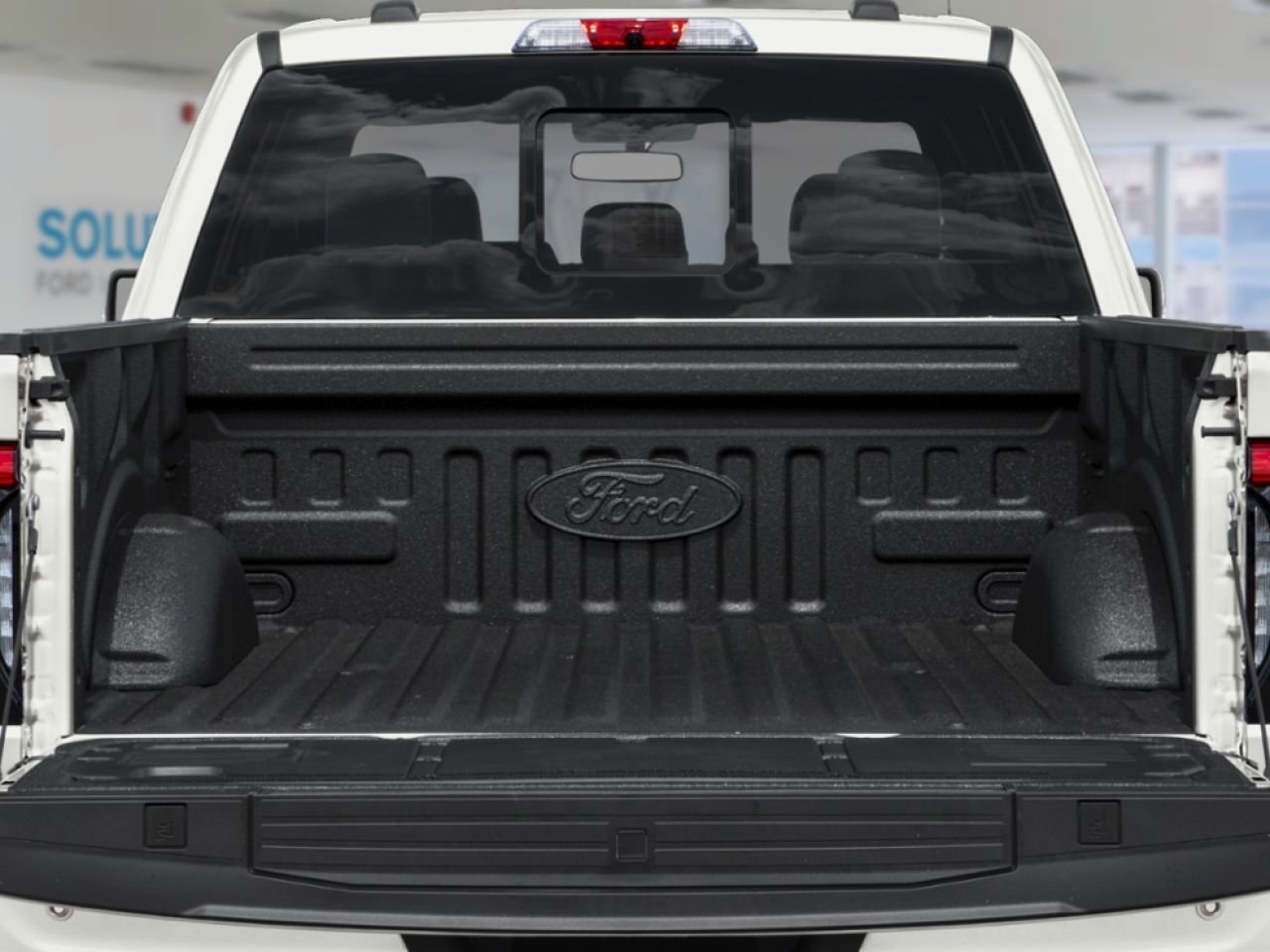 2025 Ford F-150 Lightning Space White Metallic Châteauguay - photo #10