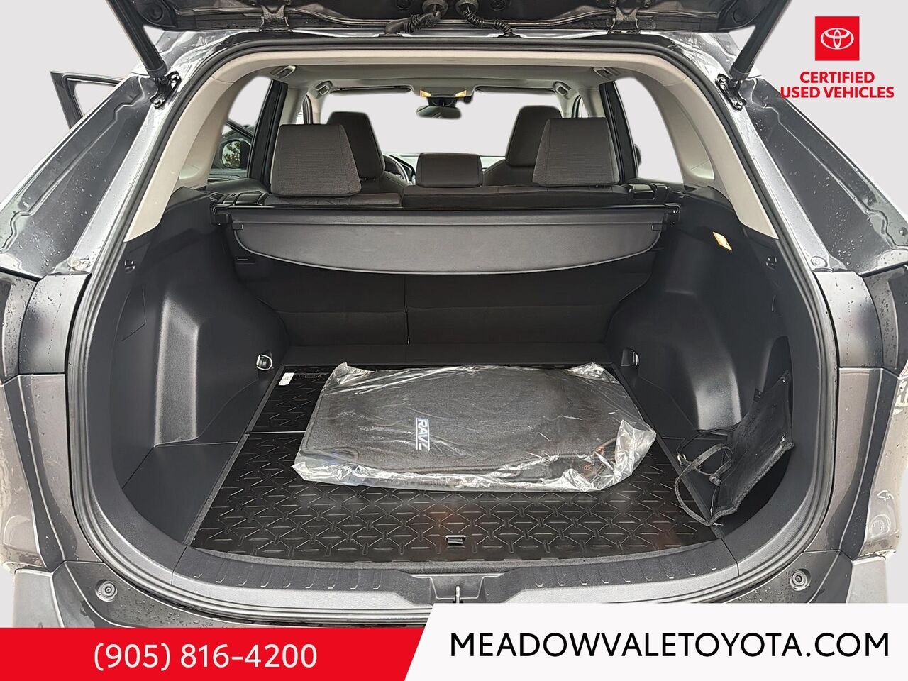 2021 Toyota RAV4 One Owner, Power Sunroof, Power Trunk, Power Seat, New Tires and Brakes all the way around Grey Mississauga - photo #22